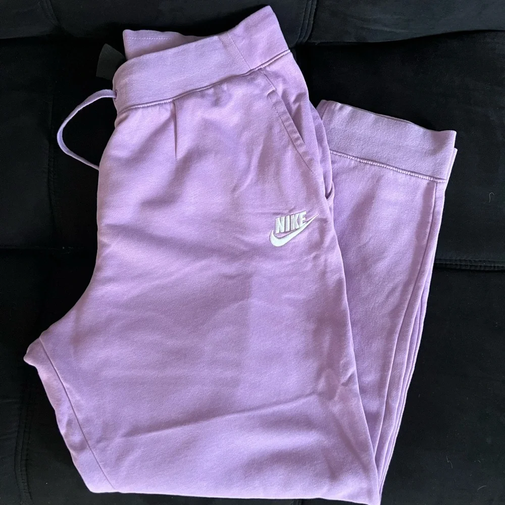 Nike Joggers/Sweatpants - Picture 1 of 2